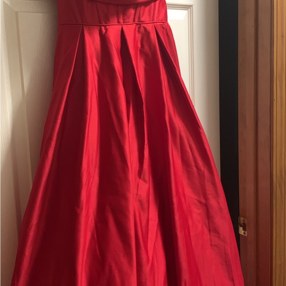 Elegant Red Women's Prom Dress